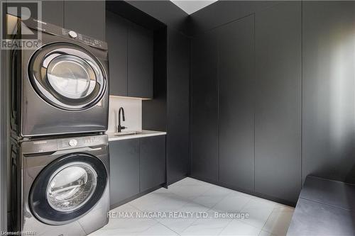 15 Fedorkow Lane, Niagara-On-The-Lake, ON - Indoor Photo Showing Laundry Room