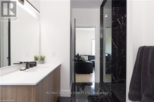 15 Fedorkow Lane, Niagara-On-The-Lake, ON - Indoor Photo Showing Bathroom