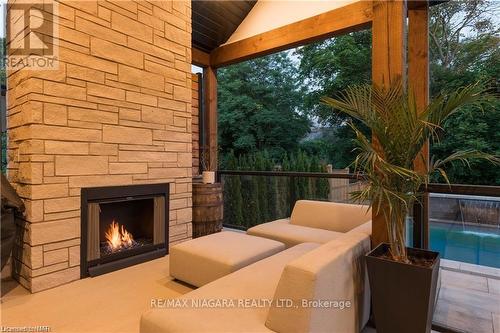 15 Fedorkow Lane, Niagara-On-The-Lake, ON - Indoor Photo Showing Living Room With Fireplace