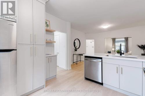 22 Francis Street, Hamilton, ON - Indoor Photo Showing Kitchen