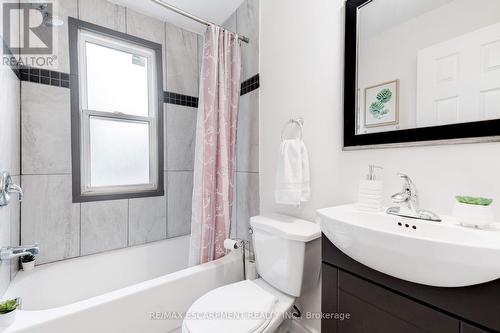 22 Francis Street, Hamilton, ON - Indoor Photo Showing Bathroom