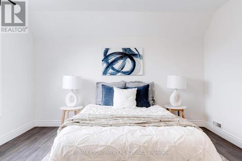 22 Francis Street, Hamilton, ON - Indoor Photo Showing Bedroom