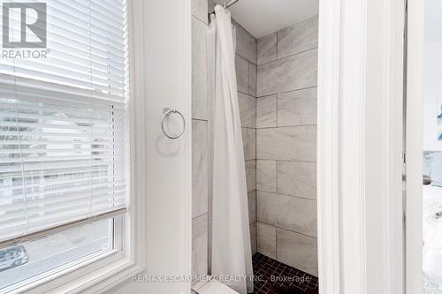 22 Francis Street, Hamilton, ON - Indoor Photo Showing Bathroom