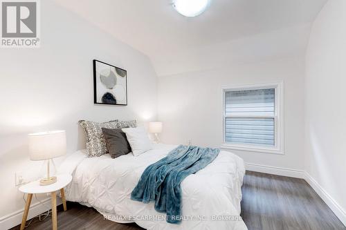 22 Francis Street, Hamilton, ON - Indoor Photo Showing Bedroom