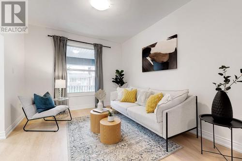 22 Francis Street, Hamilton, ON - Indoor Photo Showing Living Room