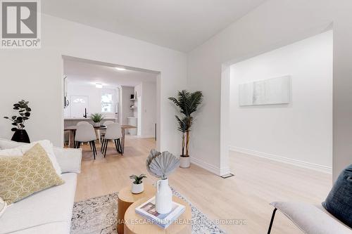 22 Francis Street, Hamilton, ON - Indoor Photo Showing Living Room