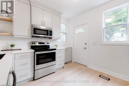 22 Francis Street, Hamilton, ON - Indoor Photo Showing Kitchen