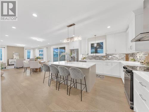 162 Whelan Drive, Amherstburg, ON - Indoor Photo Showing Kitchen With Upgraded Kitchen