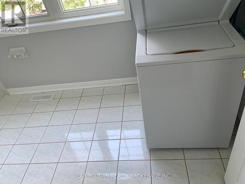 90 Laurelhurst Crescent, Vaughan (Vellore Village), ON - Indoor Photo Showing Laundry Room