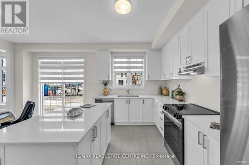 40 Sandhill Crescent, Adjala-Tosorontio (Colgan), ON - Indoor Photo Showing Kitchen With Upgraded Kitchen