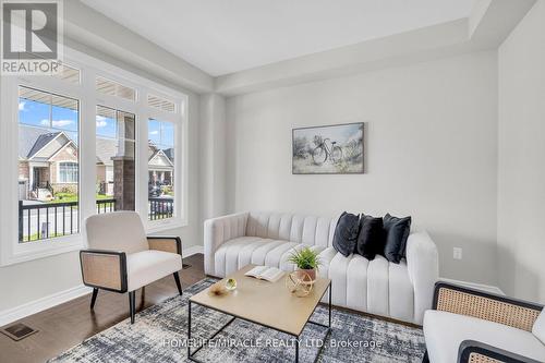 104 Kirby Avenue, Collingwood, ON - Indoor Photo Showing Living Room