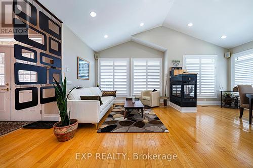 2884 Sunnydale Lane, Ramara (Brechin), ON - Indoor Photo Showing Living Room