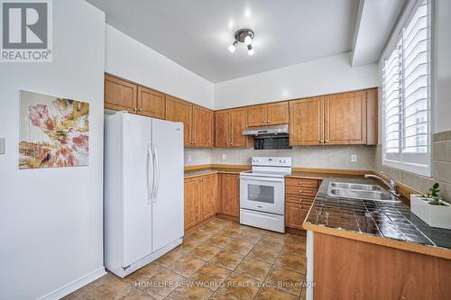 46 - 7155 Magistrate Terrace, Mississauga (Meadowvale Village), ON - Indoor Photo Showing Kitchen With Double Sink