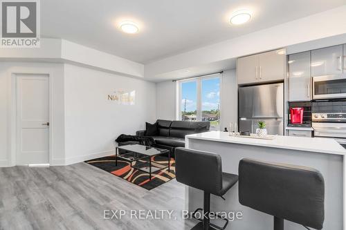 312 - 6065 Mcleod Road N, Niagara Falls, ON - Indoor Photo Showing Kitchen