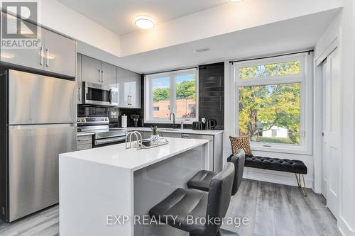 312 - 6065 Mcleod Road N, Niagara Falls, ON - Indoor Photo Showing Kitchen