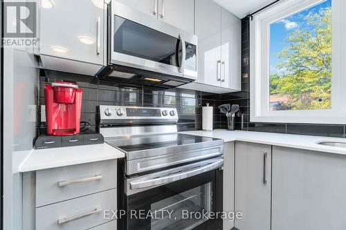 312 - 6065 Mcleod Road N, Niagara Falls, ON - Indoor Photo Showing Kitchen