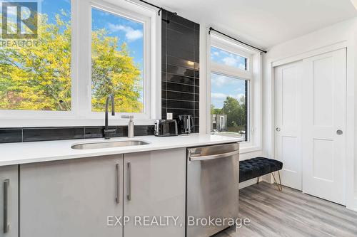 312 - 6065 Mcleod Road N, Niagara Falls, ON - Indoor Photo Showing Kitchen