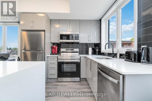 312 - 6065 Mcleod Road N, Niagara Falls, ON - Indoor Photo Showing Kitchen With Upgraded Kitchen