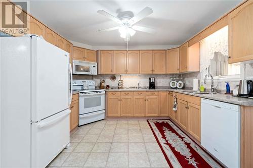 5700 Blackwell Sideroad Unit# 52, Sarnia, ON - Indoor Photo Showing Kitchen With Double Sink