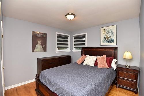 81 Kingslea Drive, Hamilton, ON - Indoor Photo Showing Bedroom