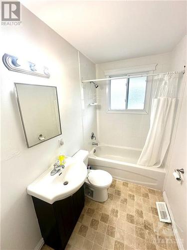 5437 Bank Street, Ottawa, ON - Indoor Photo Showing Bathroom