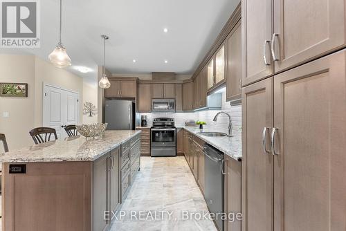 42 - 37 Brookside Terrace, West Lincoln, ON - Indoor Photo Showing Kitchen With Upgraded Kitchen