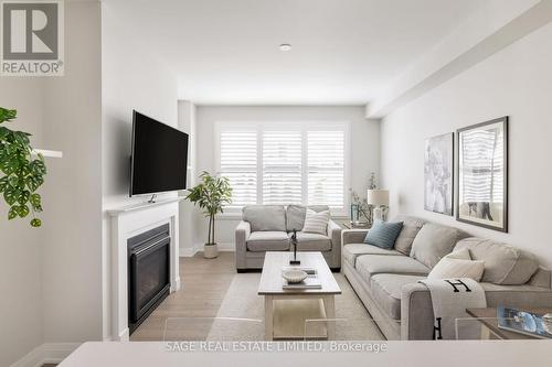 312 Silk Twist Drive, East Gwillimbury, ON - Indoor Photo Showing Living Room With Fireplace