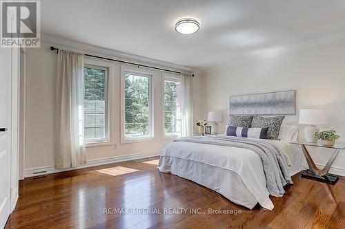 32 Stonegate Street, Whitchurch-Stouffville, ON - Indoor Photo Showing Bedroom