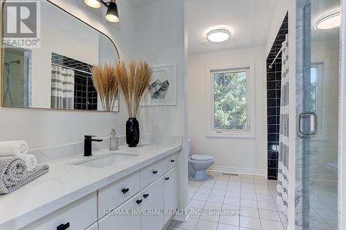 32 Stonegate Street, Whitchurch-Stouffville, ON - Indoor Photo Showing Bathroom