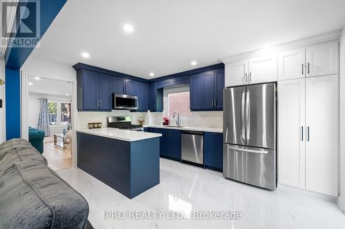 3335 Dovetail Mews, Mississauga (Erin Mills), ON - Indoor Photo Showing Kitchen With Stainless Steel Kitchen