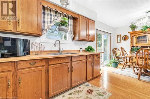 641 21St Avenue A, Hanover, ON - Indoor Photo Showing Kitchen With Double Sink