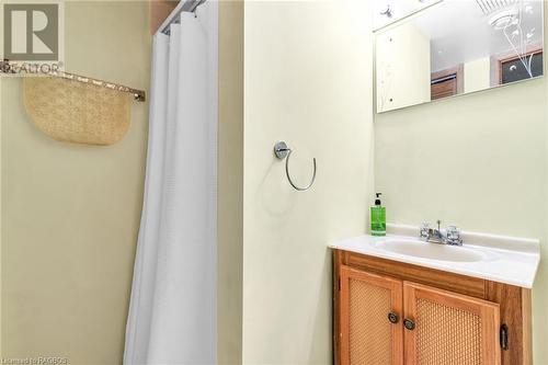 641 21St Avenue A, Hanover, ON - Indoor Photo Showing Bathroom