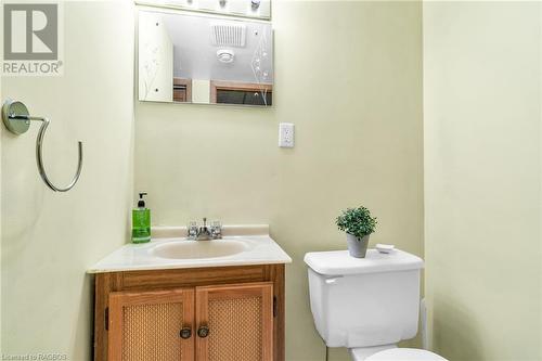 641 21St Avenue A, Hanover, ON - Indoor Photo Showing Bathroom