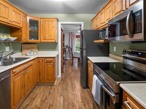 301-1361 Hillside Ave, Victoria, BC - Indoor Photo Showing Kitchen With Double Sink