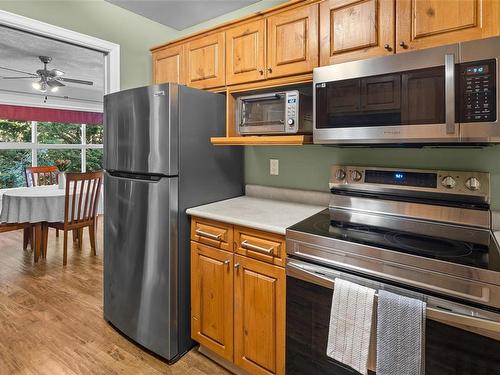 301-1361 Hillside Ave, Victoria, BC - Indoor Photo Showing Kitchen