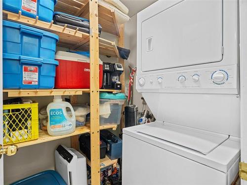 301-1361 Hillside Ave, Victoria, BC - Indoor Photo Showing Laundry Room