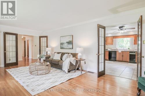 140 Louisa Street, Kawartha Lakes (Fenelon Falls), ON - Indoor Photo Showing Living Room