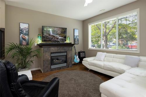 2-6900 Marshall Road, Vernon, BC - Indoor Photo Showing Living Room With Fireplace