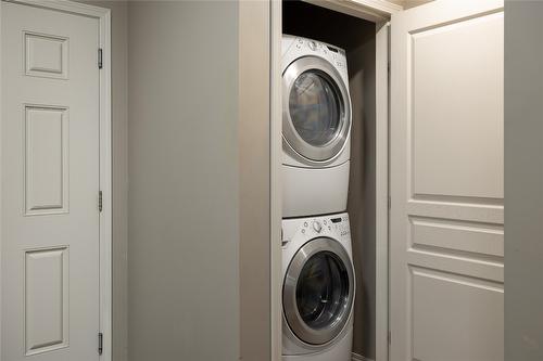 2-6900 Marshall Road, Vernon, BC - Indoor Photo Showing Laundry Room