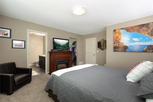 2-6900 Marshall Road, Vernon, BC - Indoor Photo Showing Bedroom