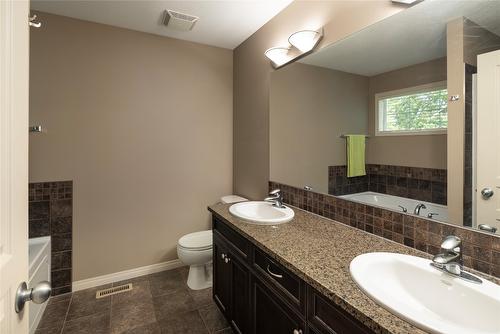 2-6900 Marshall Road, Vernon, BC - Indoor Photo Showing Bathroom