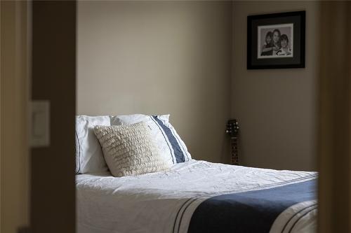 2-6900 Marshall Road, Vernon, BC - Indoor Photo Showing Bedroom