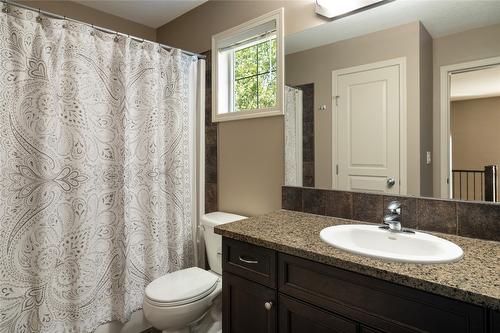 2-6900 Marshall Road, Vernon, BC - Indoor Photo Showing Bathroom