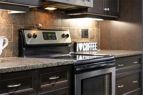 2-6900 Marshall Road, Vernon, BC - Indoor Photo Showing Kitchen