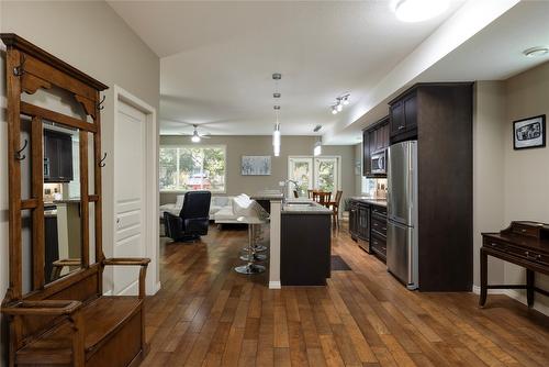 2-6900 Marshall Road, Vernon, BC - Indoor Photo Showing Kitchen