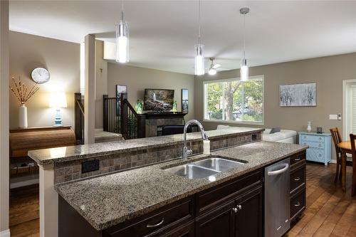 2-6900 Marshall Road, Vernon, BC - Indoor Photo Showing Kitchen With Double Sink