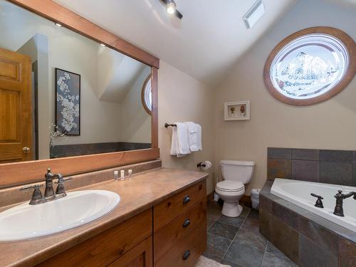 105 Forest Lane, Big White, BC - Indoor Photo Showing Bathroom