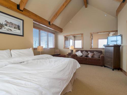 105 Forest Lane, Big White, BC - Indoor Photo Showing Bedroom