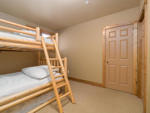 105 Forest Lane, Big White, BC - Indoor Photo Showing Bedroom