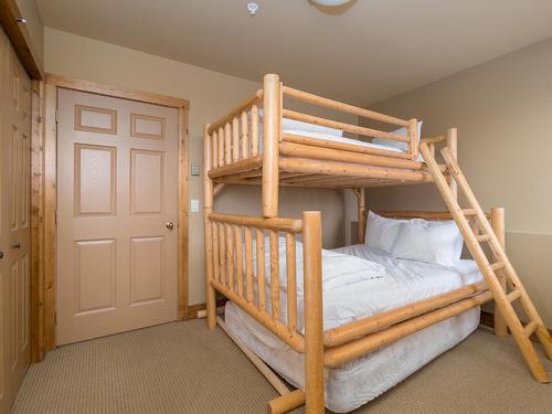 105 Forest Lane, Big White, BC - Indoor Photo Showing Bedroom